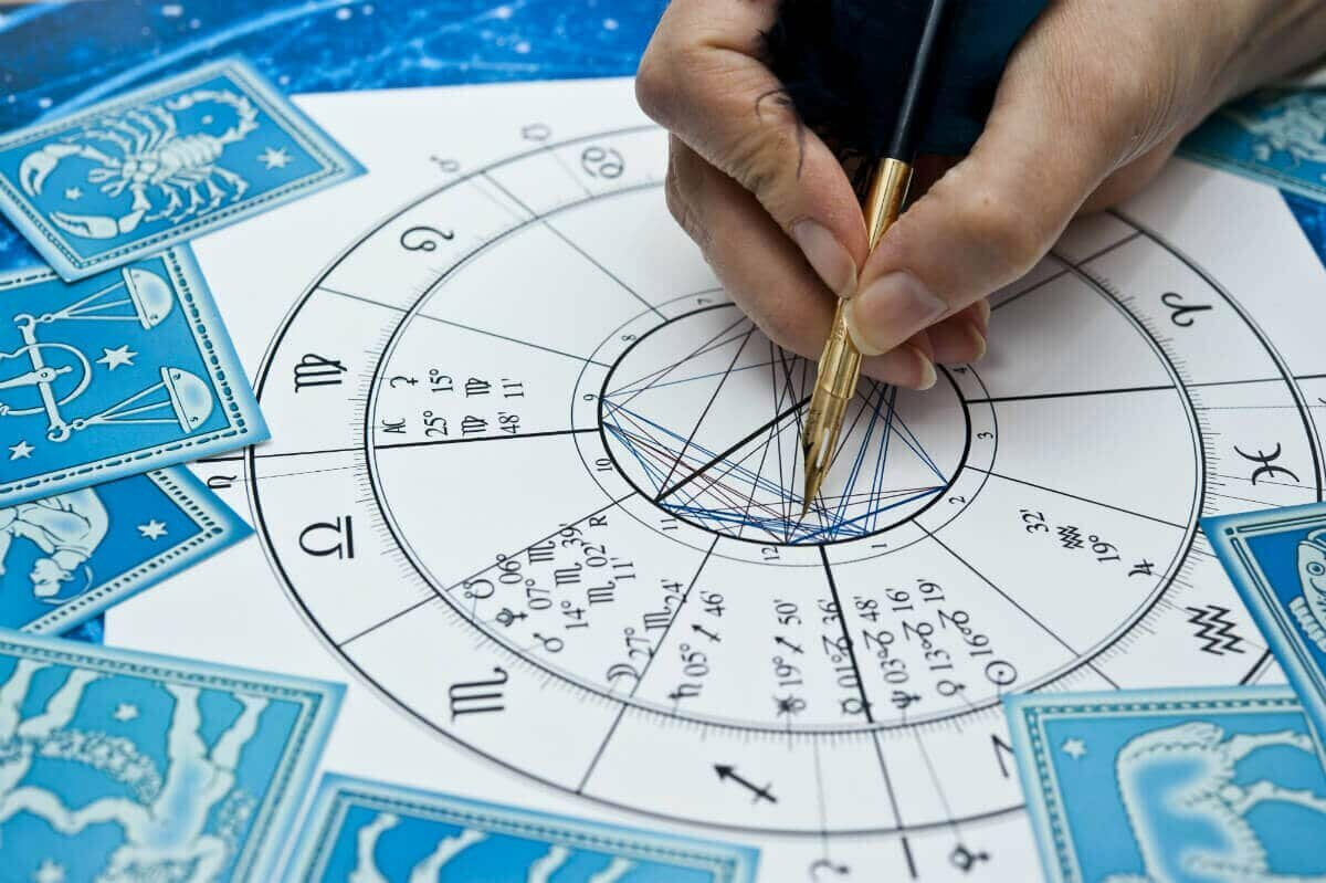 Контакты астрологов онлайн: надежные эксперты для консультаций