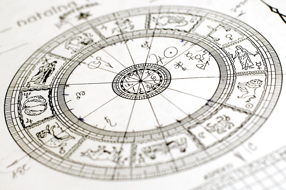 Помощь гадалок: Астрологи-тарологи: о чем думают звезды и карты?